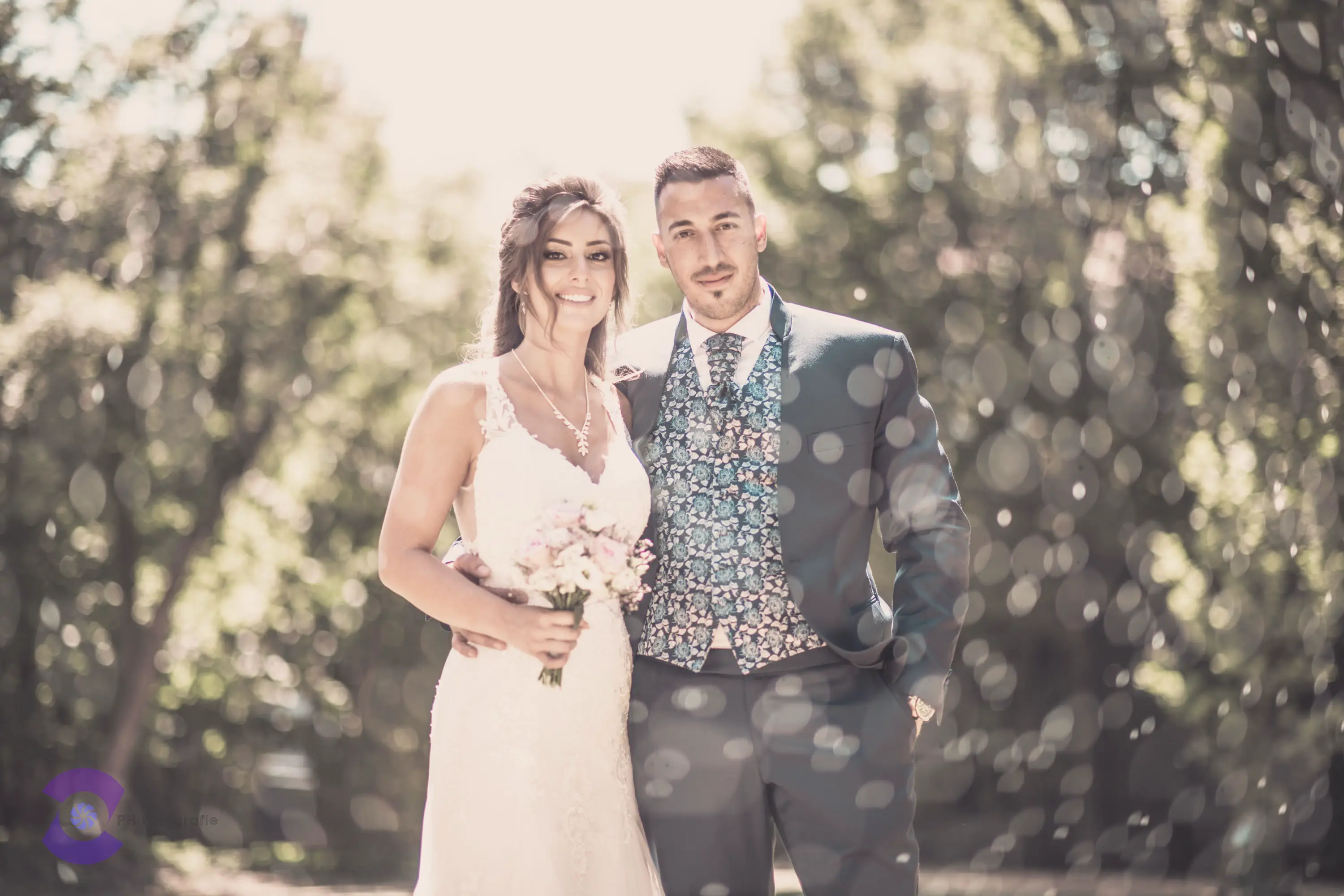 Brautpaar%20hinter%20Wassertropfen