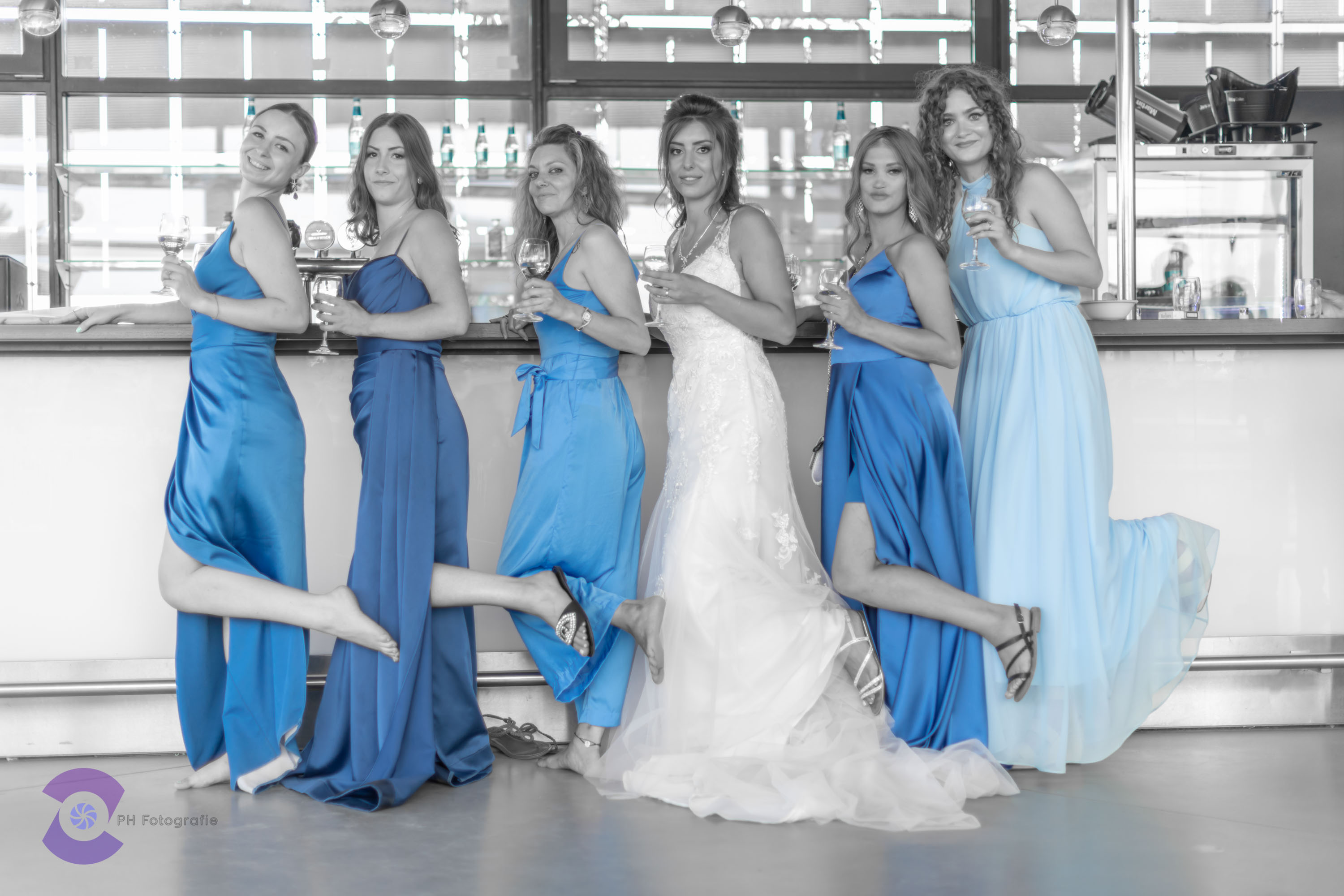 Bride%20with%20Bridesmaids